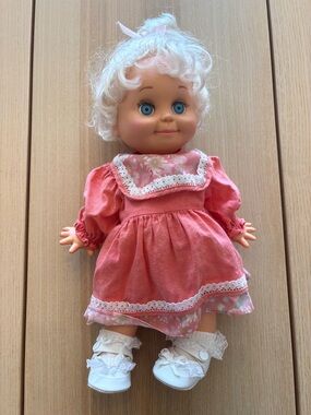 Vintage 1990! Collectable Baby Face doll, Sweet Sandi with blue eyes! (P)